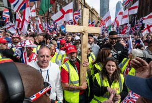 Unite the Kingdom rally supporters.